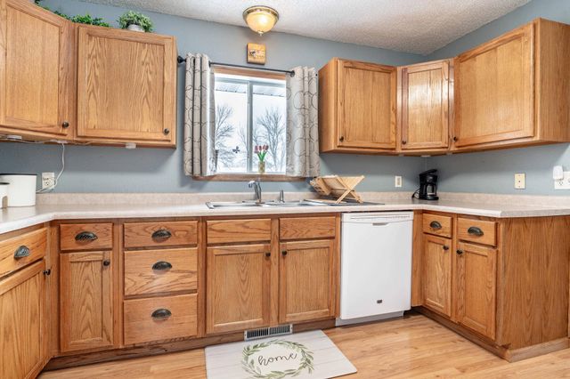 311 4th Avenue E, Abercrombie, ND 58001