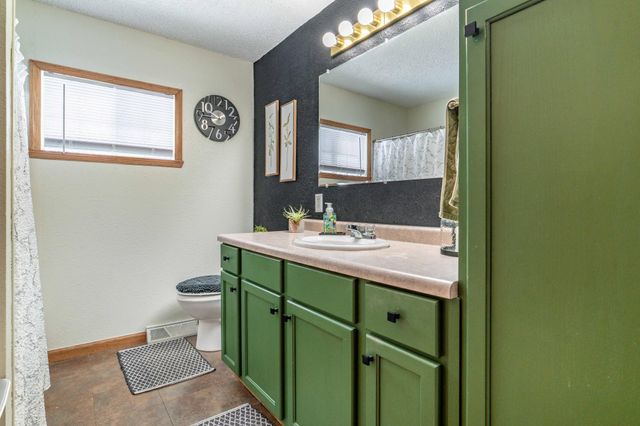 311 4th Avenue E, Abercrombie, ND 58001