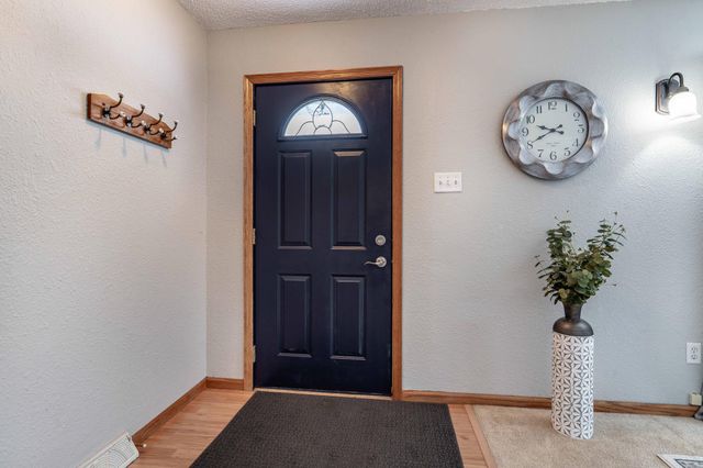 311 4th Avenue E, Abercrombie, ND 58001