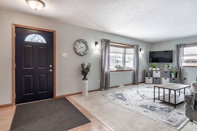 311 4th Avenue E, Abercrombie, ND 58001