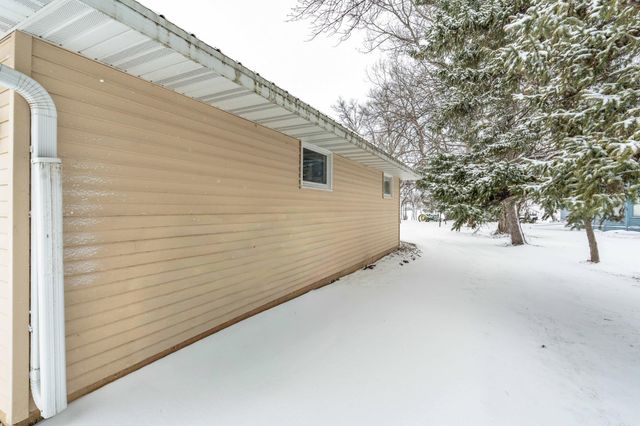 311 4th Avenue E, Abercrombie, ND 58001