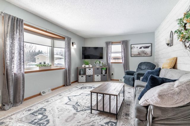 311 4th Avenue E, Abercrombie, ND 58001