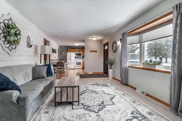 311 4th Avenue E, Abercrombie, ND 58001