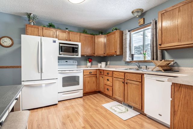 311 4th Avenue E, Abercrombie, ND 58001