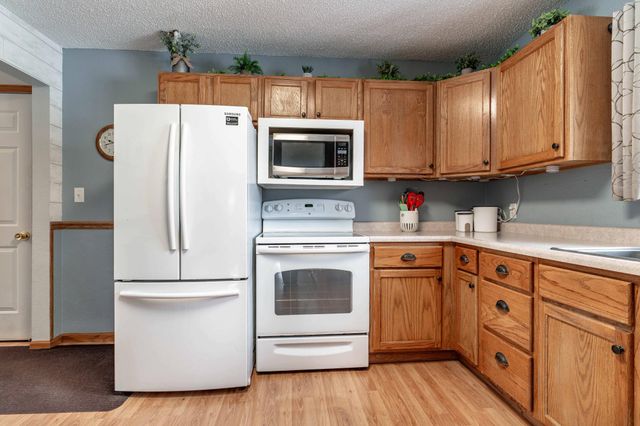 311 4th Avenue E, Abercrombie, ND 58001