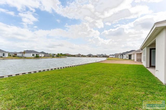 43 Arcos Gardens, Laguna Vista, TX 78578