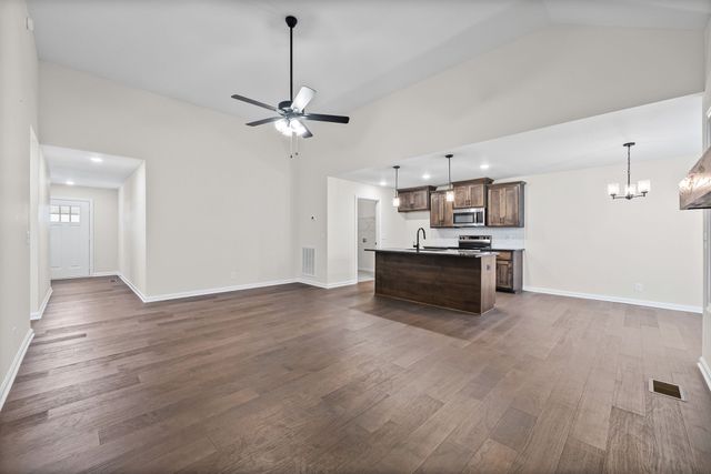 762 Gleason Dr, Clarksville, TN 37042