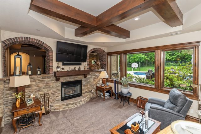 809 NE Bridge Creek Court, Grimes, IA 50111