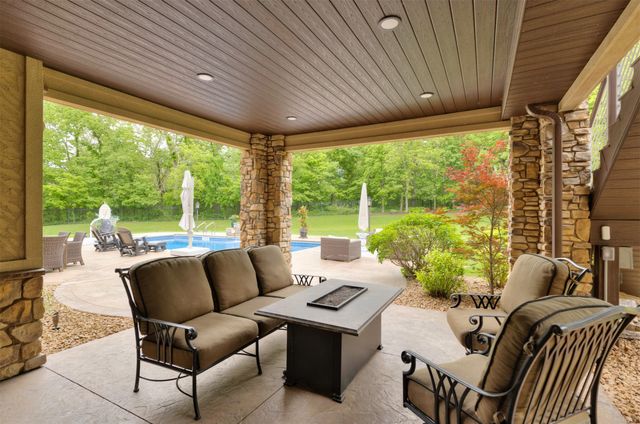 809 NE Bridge Creek Court, Grimes, IA 50111
