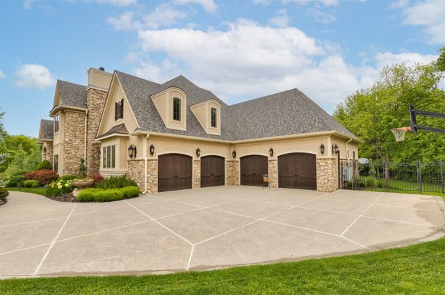 809 NE Bridge Creek Court, Grimes, IA 50111