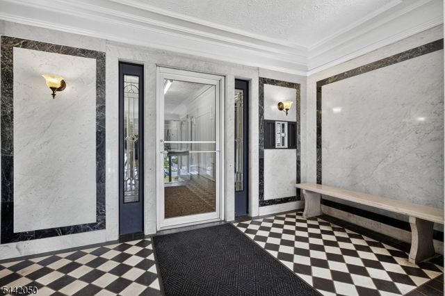 16 Forest St C6302, Montclair Twp., NJ 07042