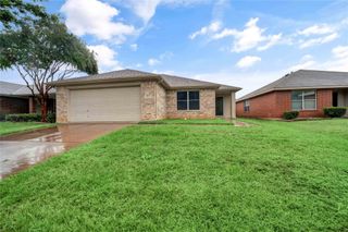 2817 Maegen Circle, Fort Worth, TX 76112