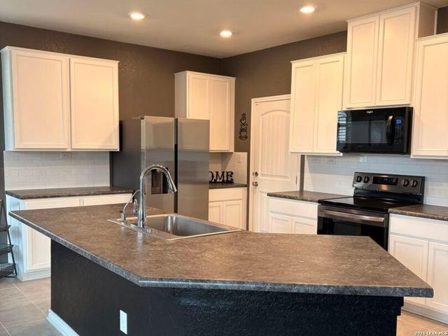 8239 Phantom Field, San Antonio, TX 78253