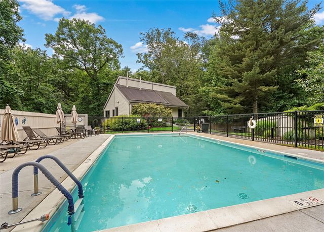 201 Hunters Run, Dobbs Ferry, NY 10522