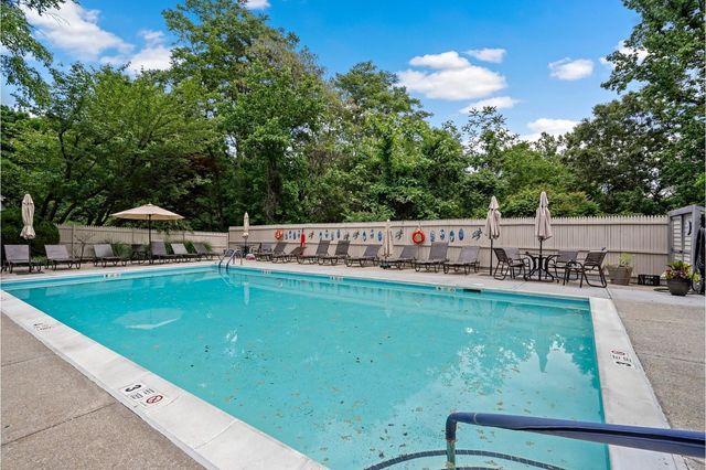 201 Hunters Run, Dobbs Ferry, NY 10522