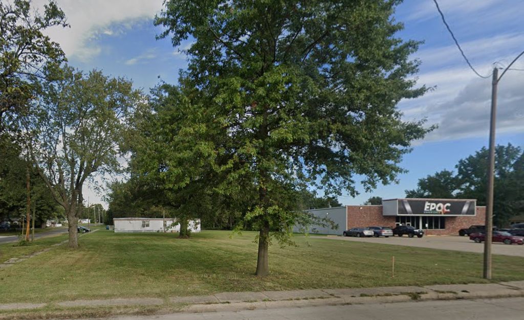 Image 3 of property listing at 823 N Elm Street, Centralia, IL 62801