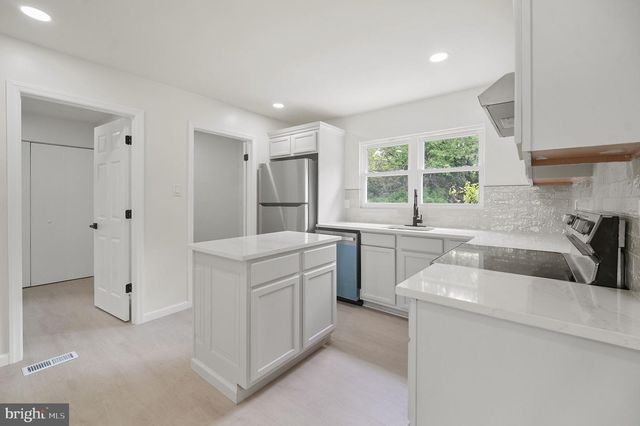 4 ALAN PL, Sicklerville, NJ 08081