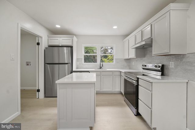 4 ALAN PL, Sicklerville, NJ 08081