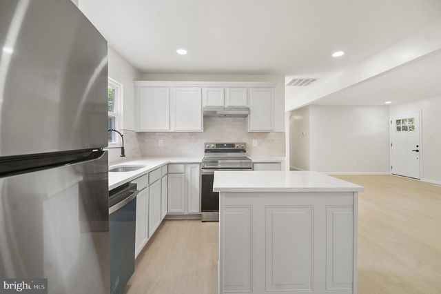 4 ALAN PL, Sicklerville, NJ 08081