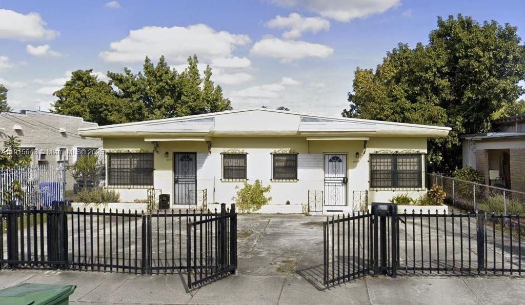2009 NW 34th St, Miami, FL 33142