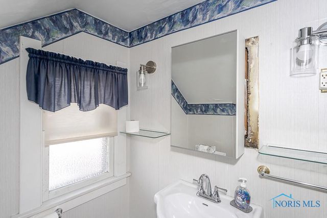 4104 Caroline Avenue, Toledo, OH 43612