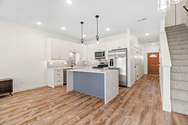 425 W 8th Street 23, New Richmond, WI 54017