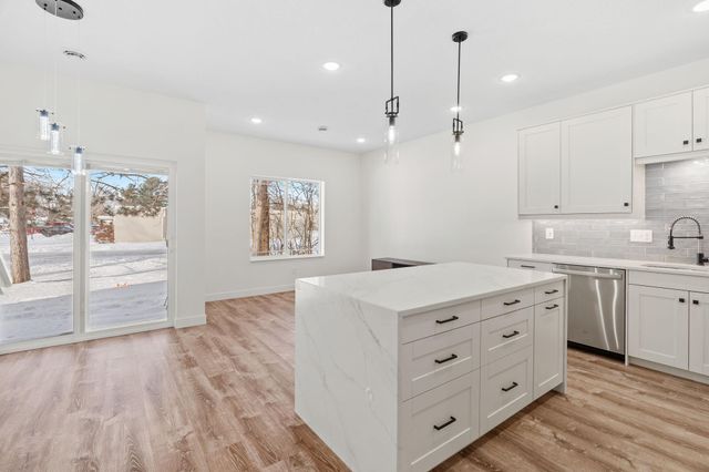 425 W 8th Street 23, New Richmond, WI 54017