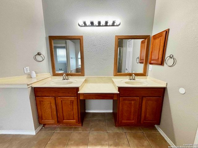 27046 Trinity Heights, San Antonio, TX 78261