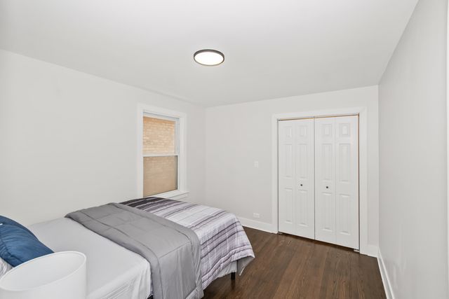 5529 W CORNELIA Avenue, Chicago, IL 60641