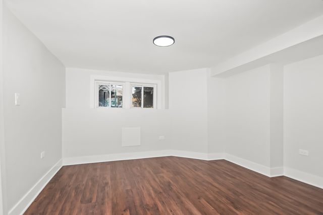 5529 W CORNELIA Avenue, Chicago, IL 60641