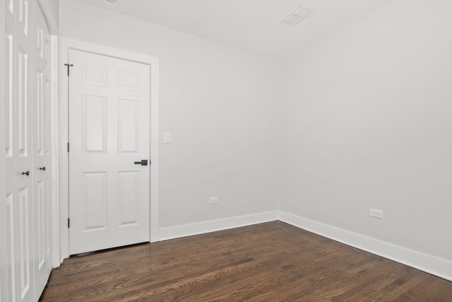 5529 W CORNELIA Avenue, Chicago, IL 60641