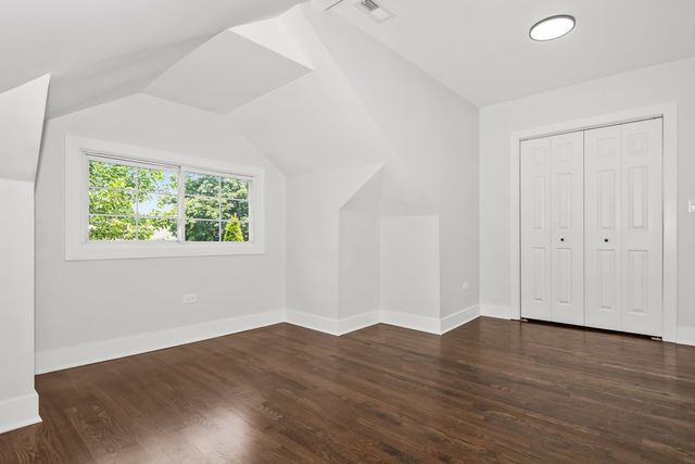 5529 W CORNELIA Avenue, Chicago, IL 60641