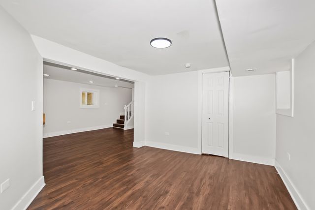 5529 W CORNELIA Avenue, Chicago, IL 60641