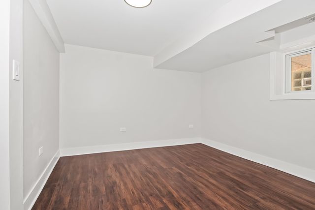 5529 W CORNELIA Avenue, Chicago, IL 60641