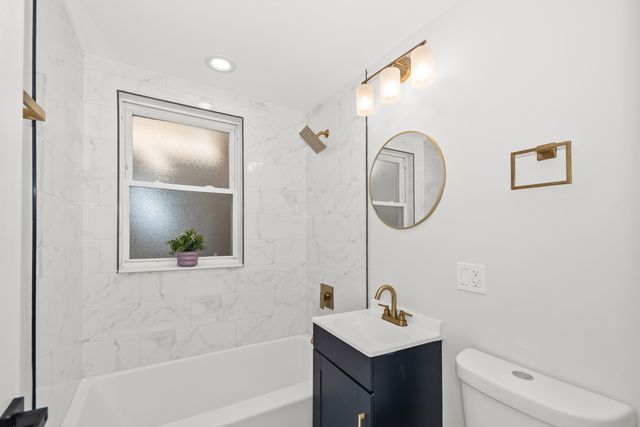 5529 W CORNELIA Avenue, Chicago, IL 60641