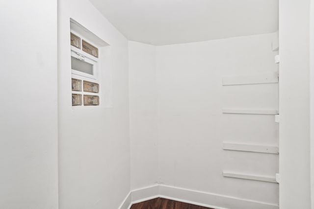 5529 W CORNELIA Avenue, Chicago, IL 60641