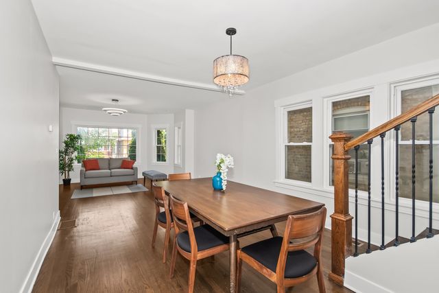 5529 W CORNELIA Avenue, Chicago, IL 60641