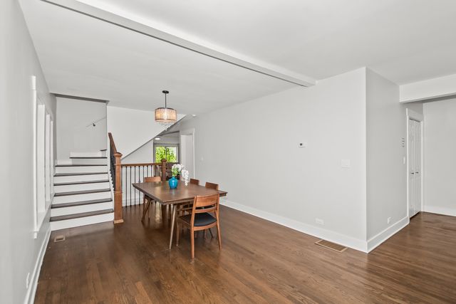 5529 W CORNELIA Avenue, Chicago, IL 60641