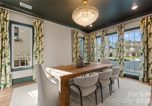 154 N Canterbury Road, Charlotte, NC 28211