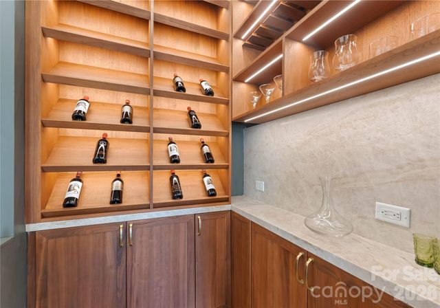 154 N Canterbury Road, Charlotte, NC 28211