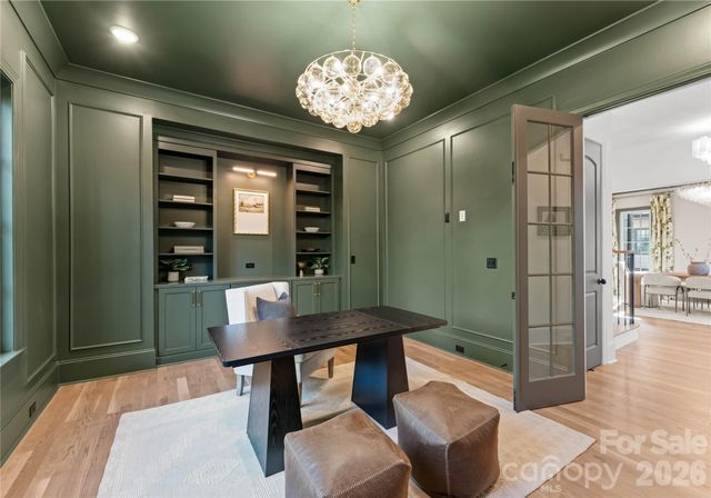 154 N Canterbury Road, Charlotte, NC 28211