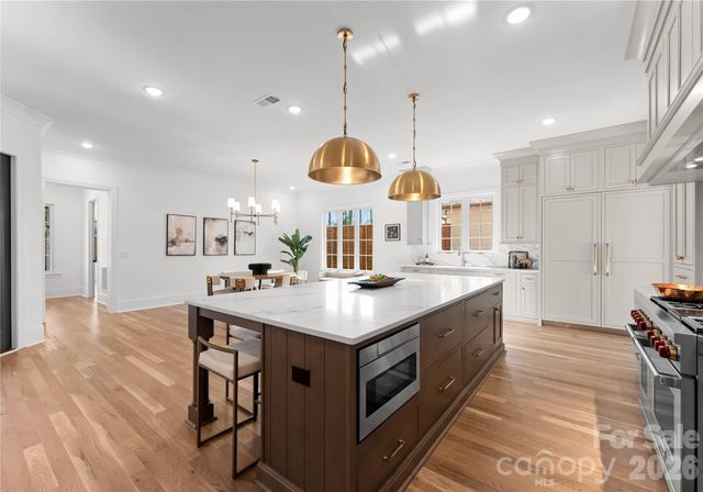 154 N Canterbury Road, Charlotte, NC 28211