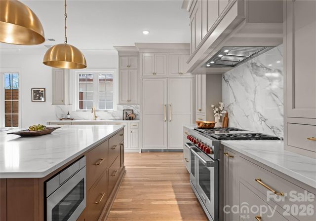 154 N Canterbury Road, Charlotte, NC 28211