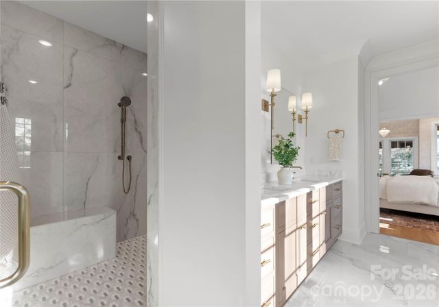 154 N Canterbury Road, Charlotte, NC 28211