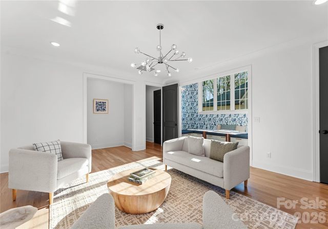 154 N Canterbury Road, Charlotte, NC 28211