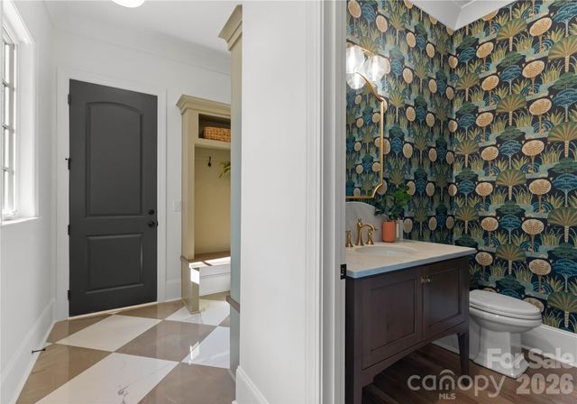 154 N Canterbury Road, Charlotte, NC 28211