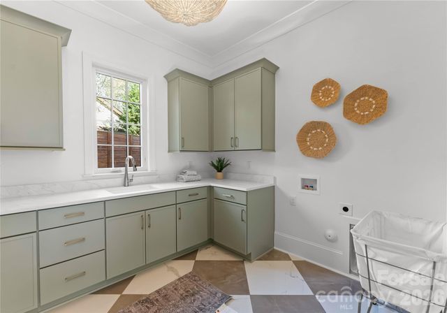 154 N Canterbury Road, Charlotte, NC 28211