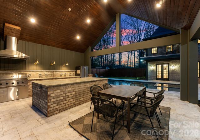 154 N Canterbury Road, Charlotte, NC 28211