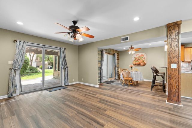 800 Egret Cir Apt 52, Little River, SC 29566
