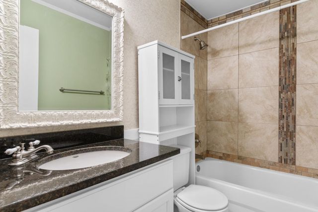 800 Egret Cir Apt 52, Little River, SC 29566